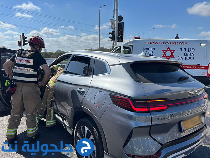 5 اصابات احداهما خطيرة بحادث طرق على شارع 444 - مفرق جلجولية 